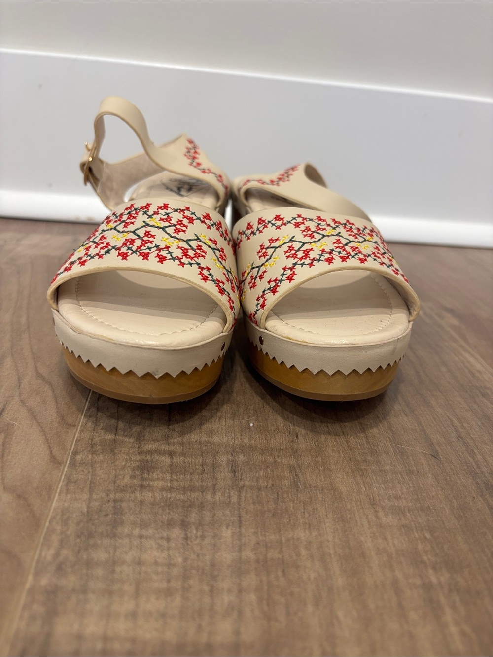 Retro Wooden Embroidered Flower Heels Dancing Days Retro Modcloth US 6.5 - Picture 6 of 14